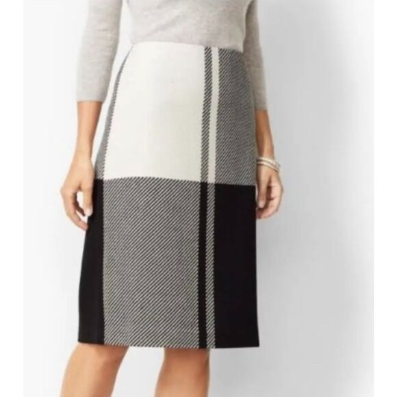 TALBOTS Wool Blend Ivory/Black Knit Pencil Skirt, Sz 10 - Picture 1 of 9